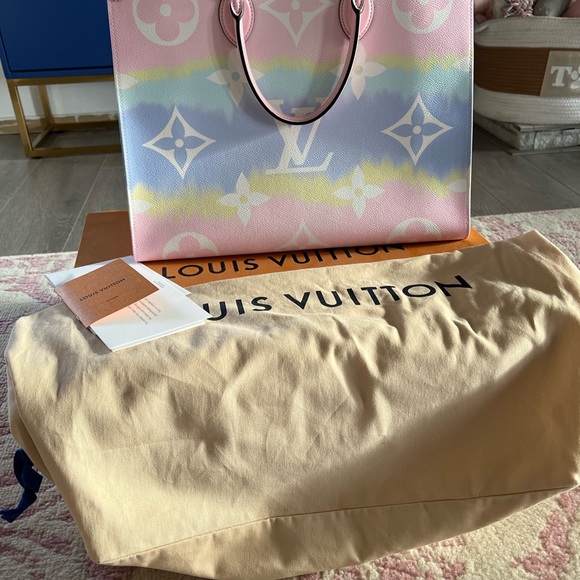 Louis Vuitton OnTheGo GM Monogram Escale Pastel - Picture 15 of 15